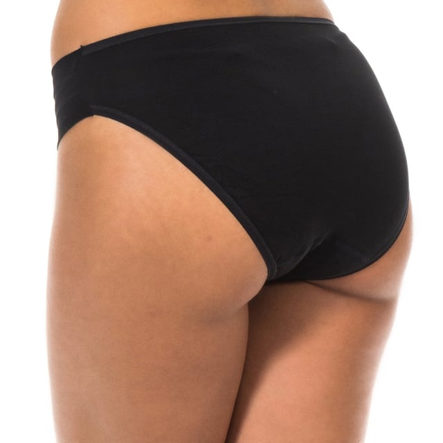 Pack-3 de braguitas Janira 
Talle medio.
Cinturilla elástica.
Detalle de la marca estampado en el lateral superior.
Intimo Janira garantiza la máxima comodidad y calidad de sus prendas escogiendo los mejores tejidos y ofreciendo los diseños que mejor se adaptan al estilo de cada mujer y a las necesidades de cada momento.
Forro interior.
Costuras vistas a tono.
 Composición: 93% Algodón, 7% Elastano
 Cuidados:
Lavar a temperatura máx.30º.
- No usar lejía.
- No usar secadora.
- No planchar.
- No lavar en seco.
