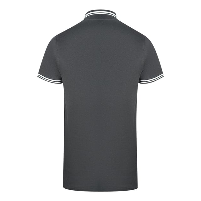 Cavalli Klasse Twinned Tipped Kragen White Logo Black Polo Shirt. Seien Sie der Neid der Menge mit dem Cavalli Klasse White Logo blau Polo-Shirt. Das Polohemd ist mit einer doppelten Spitze am Kragen ausgestattet und besteht aus 75% Baumwolle, 23% Polyester und 2% Elastan für eine dehnbare Passform, die für Aufsehen sorgt. Mit der regulären Passform, die der Größe entspricht, werden Sie immer gut aussehen und sich wohlfühlen! Doppelspitzen-Design am Kragen, kurze Ärmel, Cavalli Class Black Shirt. Stretch Fit 75% Baumwolle, 23% Polyester 2% Elastan. Normale Passform, Größentreu. QXT64T KB002 05051
