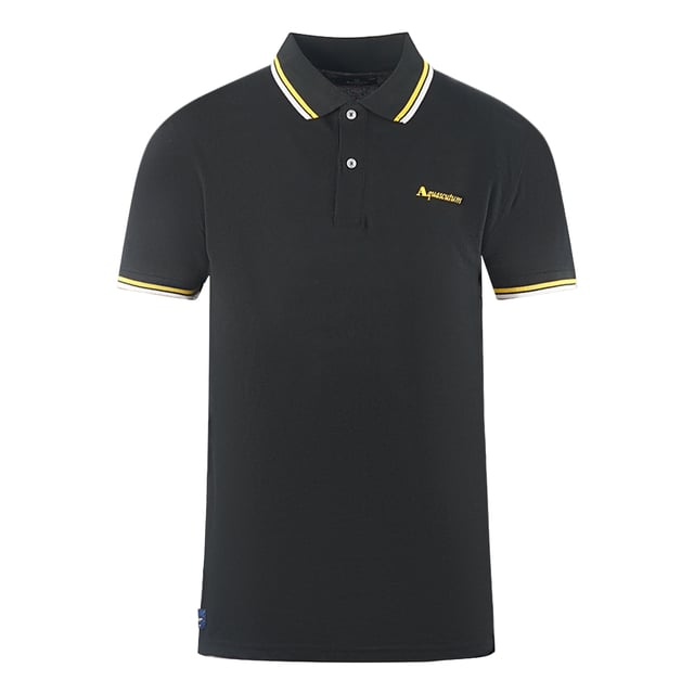Aquascutum Svart pikétröja med dubbelsidig krage och varumärkeslogga. Gör ett uttalande med Aquascutum London Black Polo Shirt. Med märkets signaturlogotyp förkroppsligar denna skjorta sofistikering och lyx. Perfekt för alla tillfällen, denna skjorta är ett måste för dem som uppskattar kvalitet och stil. Förhöj din garderob med detta ikoniska plagg. Signaturlogotyp, polotröja med dubbel krage, korta ärmar. 100% bomull, knappstängning. Vanlig passform, Passar perfekt i storlek. Stilkod: PO002 16