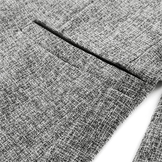 [Materialpflege] 89 % Polyester, 11 % Baumwolle, Knopfverschluss. MATERIAL: Premium-Polyester mit bequemem Futter aus 100 % Polyester – Das weiche, leichte und atmungsaktive Material bietet ganztägigen Tragekomfort und lässt sich das ganze Jahr über bei jedem Klima tragen. [Style-Design] DESIGN: Dieser solide Blazer hat ein Revers, 1 exquisiten Knopfverschluss, ist einreihig, 4-Knopf-Manschetten, 1 dekorative Brusttasche, 2 funktionelle seitliche Paspeltaschen und 1 Innentasche, 5 klassische Farboptionen. SLIM FIT: Dieser leichte Blazer ist an den Schultern leicht gepolstert und lässt sich leicht mit einem weißen T-Shirt oder Hemd, Chinos oder Jeans kombinieren und verleiht Ihnen einen knackigen und eleganten Look. ANLÄSSE: Geeignet für formelle und informelle Anlässe, den Alltag, Business, Büro, Arbeit, Schule, Zeremonie, Präsentation, Party, Feier, Abschlussball, Abendessen, Bankett, Fest, Show, Heimkehr, Hochzeit, Tanzen, Verabredungen, Konzert, Festival, Urlaub usw. PAKET ENTHÄLT: 1 * Blazer. Artikel fallen etwas kleiner aus als erwartet.