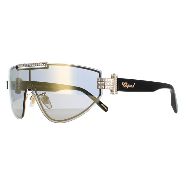 Chopard Shield Womens Shiny Rose Gold Smoke Gold Mirror SCHF09S Die Sonnenbrille hat einen eleganten rechteckigen Stil, der aus leichtem Acetat gefertigt ist. Das Doppelsteg-Design und die Nasenpads aus Silikon sorgen den ganzen Tag über für Komfort. Die Innenseite der schlanken Tempel bietet das Chopard-Logo für die Authentizität der Marke.