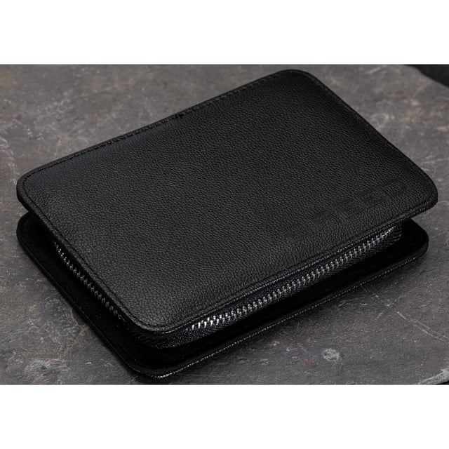 ESPECIFICACIONES: Juego de 4 piezas, herramientas quirúrgicas de acero inoxidable; INCLUYE: Estuche de viaje resistente con cremallera, cortaúñas, cortaúñas de los pies, tijeras para fosas nasales y cejas, pinzas