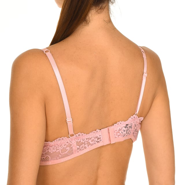 Guess bra.
 Preformed cups with underwire.
 Elastic and adjustable straps.
 Elastic lace sides.
 Three-position hook and eye closure.
 Seams seen in tone.
 Size equivalence:
 UK FR EU IT
 30 80 65 30
 32 85 70 32
 34 90 75 34
 36 95 80 36
 38 100 85 38
 Composition: 80% Polyamide, 20% Elastane
 Care:
Washing instructions:
 - Wash maximum at 40ºC.
 - Iron at medium temperature, max. 110ºC.
 - It is not allowed to use a dryer.
 - Do not use bleach.
 - Does not support dry cleaning.