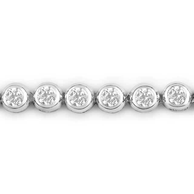 Do you love contemporary silver jewelry? Then discover the jewelry label Rafaela Donata and enjoy special chic on your skin. Whether as a filigree bracelet or noble earrings, as an opulent collier or a fashionable ring-the variety of silver creations are no limits, and that with an unbeatable price-performance ratio. You will be enchanted!
