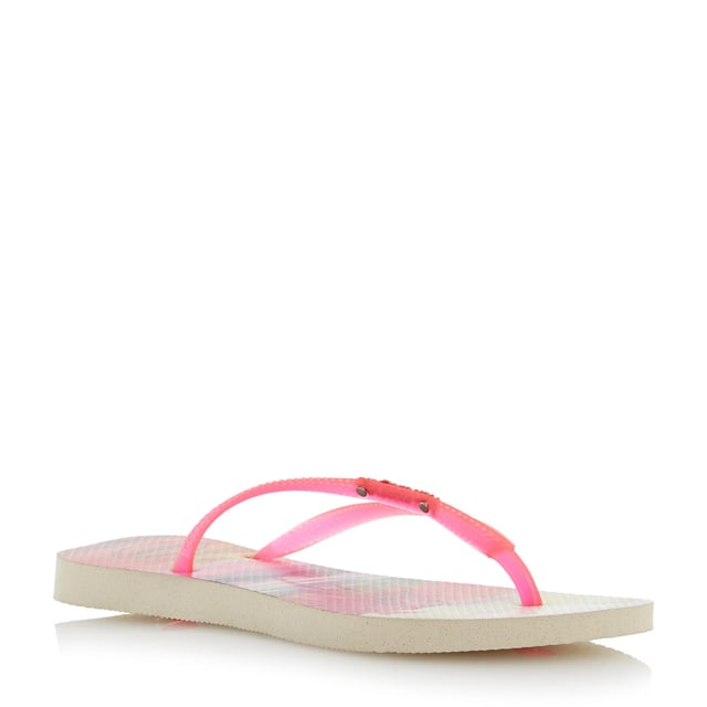 Live out your Rio summer dreams in this scenic jelly flip flop. With airbrush effect sole design and jelly straps with metallic branding. Made in Brazil with non-slip finish, heat and water resistant.