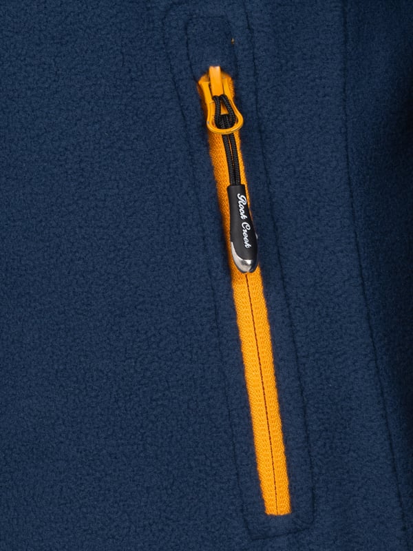Rock Creek Damen Fleecejacke D-496: Stilvoll, Warm, Unverzichtbar/ Kuschelige Wärme: Die Rock Creek Damen Fleecejacke: Erlebe kuschelige Wärme und zeitlosen Stil mit unserer Rock Creek Damen Fleecejacke. Ein Begleiter für kühlere Tage, der nicht nur warm hält, sondern auch durch sein ansprechendes Design überzeugt. Stehkragen-Eleganz: Ein Fashion-Statement setzen: Der Stehkragen unserer Damenjacke verleiht nicht nur eine extra Portion Eleganz, sondern setzt auch ein klares Fashion-Statement. Perfekt, um deinem Look das gewisse Extra zu verleihen und gleichzeitig vor Wind und Kälte zu schützen. Vielfältige Farbpalette: Dein Style, Deine Wahl: Wähle aus unserer vielfältigen Farbpalette die Nuance, die zu dir passt. Von klassischem Schwarz über zeitloses Grau bis zu frischen Farbtönen – unsere Damen Fleecejacke ist in verschiedenen Farben erhältlich, um deinen individuellen Style zu unterstreichen.