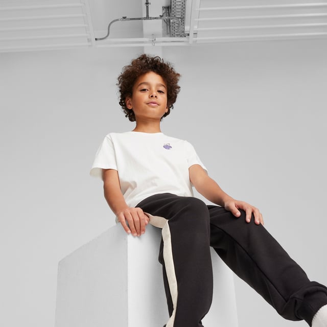 PRODUCT STORY: PUMA x ONE PIECE combines the worlds of manga and sports, with streetwear-relevant styling. We've taken inspiration from the Four Emperors to create this graphic tee. The perfect top for anyone who's a child of the sea. Ready to go treasure-hunting? FEATURES & BENEFITS: Made with at least 20% recycled cotton. DETAILS: Branded "Shanks" graphic on chest; PUMA x One Piece co-branded woven label on the sleeve; Stealthy PUMA label on the side; Crew neck; PUMA Youth: Recommended for older kids between 8 and 16 years.  Our model is 152 cm tall and is wearing size 152 RUS.