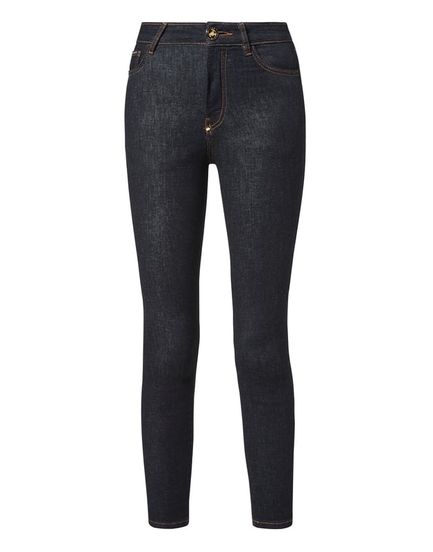 Pantalones de 5 bolsillos en denim elástico lavado a la piedra con el bordado de lurex de Skull&Bones en los bolsillos traseros. Cierre de un solo botón metálico.Fondo: 28 cm. Corte: Skinny.
