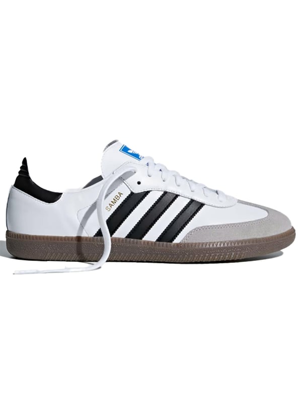 Stap in stijl het veld op met de iconische Samba. Deze schoenen hebben een bovenwerk van soepel leer en strakke suède accenten, waardoor de klassieke look en feel behouden blijft. De vetersluiting zorgt voor een comfortabele pasvorm, terwijl de voering van synthetisch leer en de tussenzool van gomrubber ondersteuning en demping bieden. Breng een eerbetoon aan het voetbalerfgoed met de getextureerde rubberen cupzool en het T-neusontwerp, compleet met goudfoliedetails en metalen accenten die de naam "Samba" spellen.
adidas Sambas hebben een normale pasvorm, maar sommige mensen vinden ze iets aan de smalle kant. Heb je bredere voeten? Kies dan een halve maat groter voor wat meer ruimte
