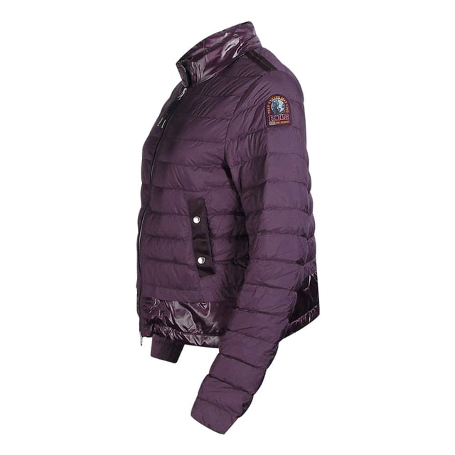 Blijf warm en stijlvol in de Parajumpers Purple Jacket. Deze luxe jas is gemaakt van lichtgewicht, geisoleerde stof die warmte vasthoudt en beschermt tegen de elementen. Geef stijl niet op voor comfort - maak een statement!, Vulling: 100% eendendons, Bovenmateriaal: 100% polyamide, Regular Fit, Ritssluiting, Paars, Bomberjack, Paarse jas