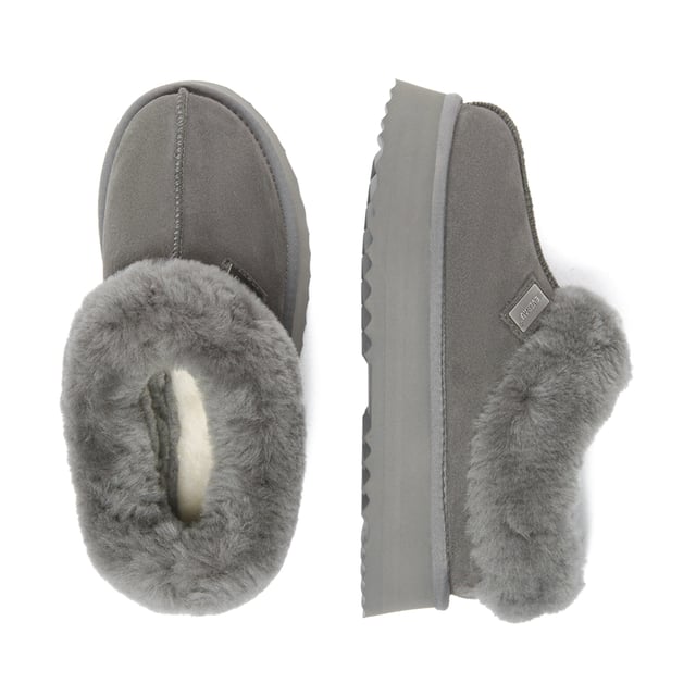Stay snug and stylish in the timeless Topknot Ankle Slippers, the latest essential footwear with a trendy platform design. Crafted in five chic colour options, these slippers envelop your feet in luxurious sheepskin wool, offering irresistible comfort. Complete with a fluffy wool ankle collar, their enduring charm ensures they remain in vogue across seasons.

Product No. EAU2017

Description:
- Cow Suede Upper
Sheepskin Wool Insole and Lining
- EVA Sole