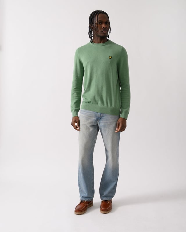 We know the value of a well-made staple, so classic pieces like this jumper form the core of our Lyle & Scott collections. It's been knitted from soft 100% cotton and has a slim fit – perfect for layering under a jacket.
- Round neck
- Long sleeves
- Ribbed hemline, cuffs and neckline
- Composition: 100% cotton