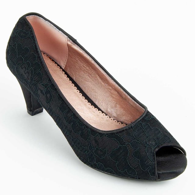 Hakschoen voor vrouwen. Comfortabele pasvorm. Gemaakt door andere merken voor ons merk. Ongeveer 6 cm hak.