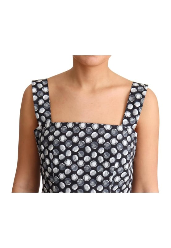 Marke: DOLCE & GABBANA.
  Zustand: Nagelneu mit Etiketten.
  Modell: Armelloses Midi-Kleid in A-Linie.
  Farbe: Blaues geometrisches Muster.
  Verschluss: Reissverschluss hinten.
  Details: Logo-Details.
  Material: 100% Baumwolle.
  Herkunftsland: Hergestellt.