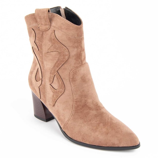 Women's ankle boots. Comfortable fit. Cushioned natural leather insole. Manufactured by other brands for our brand. Approximate measurements: 7 cm high heel, 14 cm high shaft and 12 cm wide shaft.
