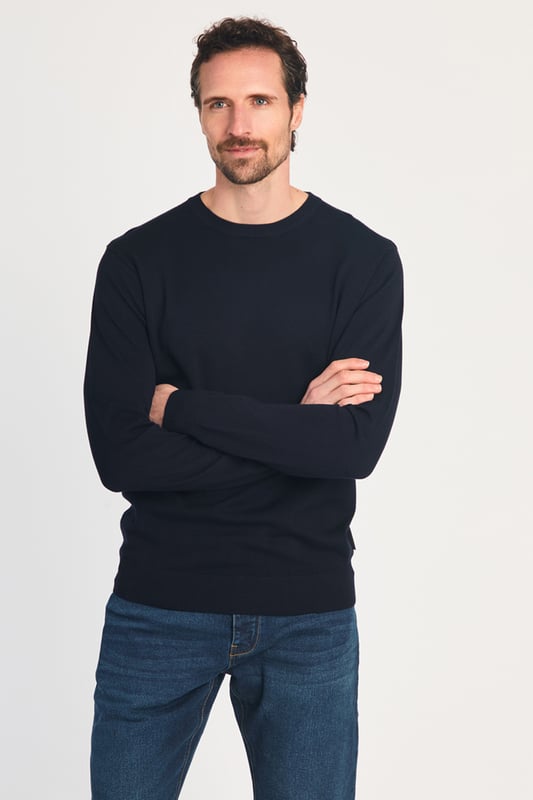 Navy Crew Neck Long Sleeve Knitted Jumper This classic knitted jumper from French Connection is a lightweight addition to your wardrobe this season. Features crew neck, long sleeves, French Connection branding label and ribbed elasticated neck, waist and cuffs. Style with French Connection Chino trousers to complete the look.