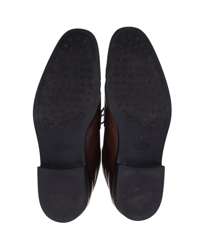 VINTAGE, RRP AS NEW
Stylish and smart, this pair of derby shoes from Tod's is a must-have. Crafted from exquisite leather with brogue detailing, they are designed with smooth insoles as well as laces on the uppers. This suave pair will truly give your informal looks an edge.
Tod's Lace Up Derby Shoes in Brown Leather  
Color: Brown
Material: Leather  
Size: US10
Condition: Very good
Sign of wear: Marks and creases on leather; Light wear on soles
SKU: 279115