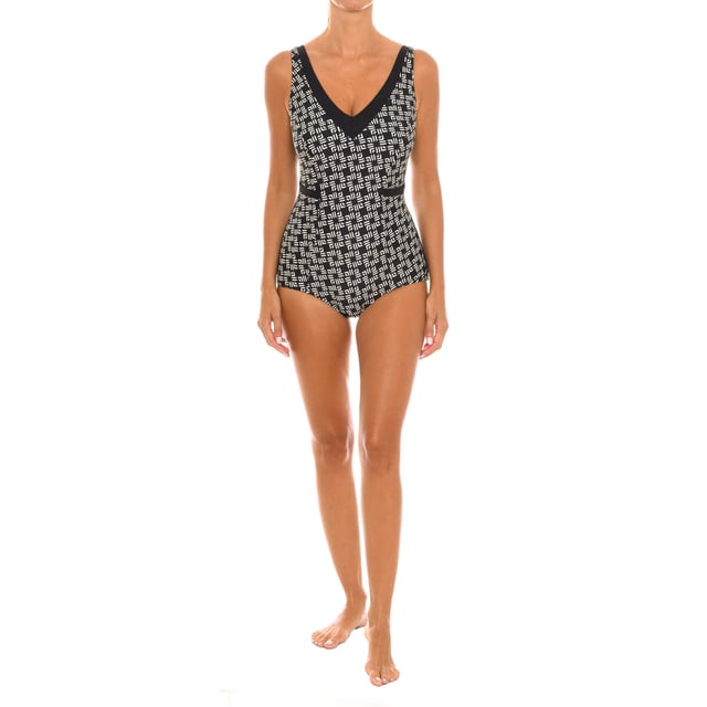 Bañador escote en pico EB1556C mujer.

Presenta un escote de pico en la parte delantera, creando una silueta femenina y elegante.
Incluye copas para dar soporte y realce al busto.
Completamente forrado.
Los tirantes no son ajustables, siendo una pieza fija.
En la espalda, tiene un corte en pico, dejando una parte de la espalda al descubierto.

Este bañador de Teleno es una opción atractiva y versátil para lucir en la playa, piscina u otras actividades acuáticas.
Su diseño elegante y femenino lo convierte en una prenda adecuada tanto para un día de playa como para eventos o situaciones más formales.
 Composición: Exterior: 82% Poliamida, 18% Elastano.
Forro: 92% Poliéster, 8% Elastano.
Copa: 100% Poliéster
 Cuidados:
Lavar a máxima temperatura 30º.
No usar secadora.
No usar lejía.
No planchar.
No lavar en seco.