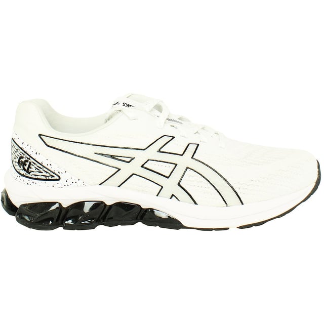 Adéntrate en el futuro del calzado deportivo con las zapatillas ASICS Gel-Quantum 180 VII blancas para hombre. Diseñadas para ofrecer la máxima comodidad, rendimiento y estilo, estas zapatillas cuentan con un elegante diseño blanco que irradia versatilidad tanto para actividades atléticas como para ropa informal.

Características principales:

 Sistema de amortiguación con tecnología GEL:  Las Gel-Quantum 180 VII están equipadas con la tecnología GEL característica de ASICS en el retropié para atenuar el choque durante el impacto, garantizando una transición suave a través del ciclo de la marcha. Este avanzado sistema de amortiguación mejora el confort, especialmente durante las actividades de alto impacto.

 Tecnología Trusstic System:  La tecnología Trusstic System integra un componente resinoso en la zona del mediopié, reforzando la estabilidad y evitando la torsión excesiva. Esta característica refuerza la integridad estructural de la zapatilla sin añadir peso innecesario.

 Plantilla OrthoLite:  La plantilla OrthoLite no sólo mejora la comodidad, sino que también proporciona control de la humedad y transpirabilidad. Ayuda a mantener los pies secos y frescos durante un uso prolongado, haciendo que estas zapatillas sean adecuadas para su uso durante todo el día.

 Mediasuela AmpliFoam:  La entresuela AmpliFoam ofrece una amortiguación ligera y duradera, proporcionando un excelente equilibrio entre flexibilidad y capacidad de respuesta. Esta tecnología contribuye a una zancada más enérgica y cómoda.

 Suela de caucho de alta abrasión:  La duradera suela exterior de caucho, con un compuesto de alta abrasión, proporciona una tracción fiable en diversas superficies. Esto hace que las Gel-Quantum 180 VII sean adecuadas para una amplia gama de actividades, desde correr por carretera hasta el entrenamiento cruzado en el gimnasio.
