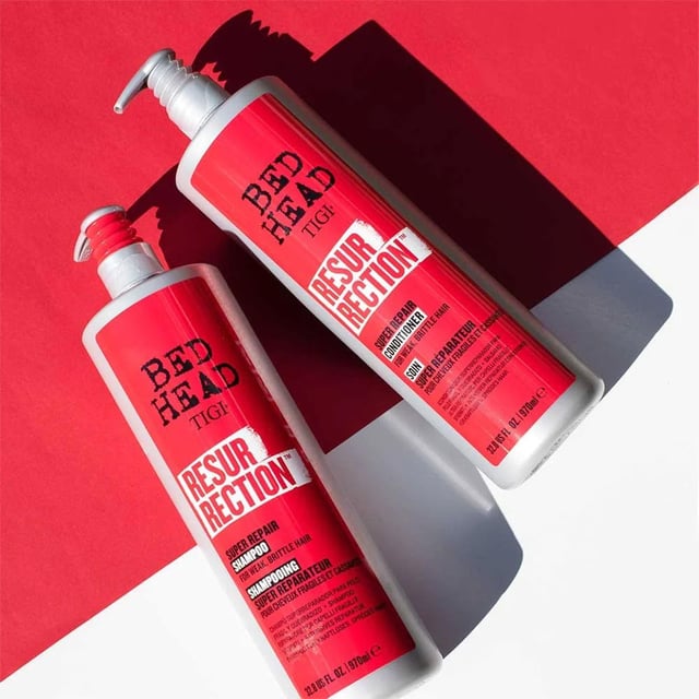 The Bed Head repair range has been crafted to leave damaged hair more resilient, smooth and healthy looking. This damage repair conditioner is turbocharged with our highest level of conditioning complex to provide phenomenal moisture and care benefits. The conditioner helps repair damaged hair, it also nourishes, moisturises and conditions hair.

Formulated with Amodimethicone to help repair damaged hair so hair looks healthier and feels smoother, Behentrimonium Chloride to condition and nourish dry damaged hair and Selaginella Lepidophylla Extract, also known as ‘the resurrection plant’ with moisture retention properties.

•Bed Head’s new Resurrection Conditioner: A powerful repairing formulation, not only designed with but used by salon professionals. Delivering salon results and salon experience at home.
•FOR WHO: Great for weak, damaged and brittle hair!

Package includes: Bed Head Resurrection Conditioner 970ml