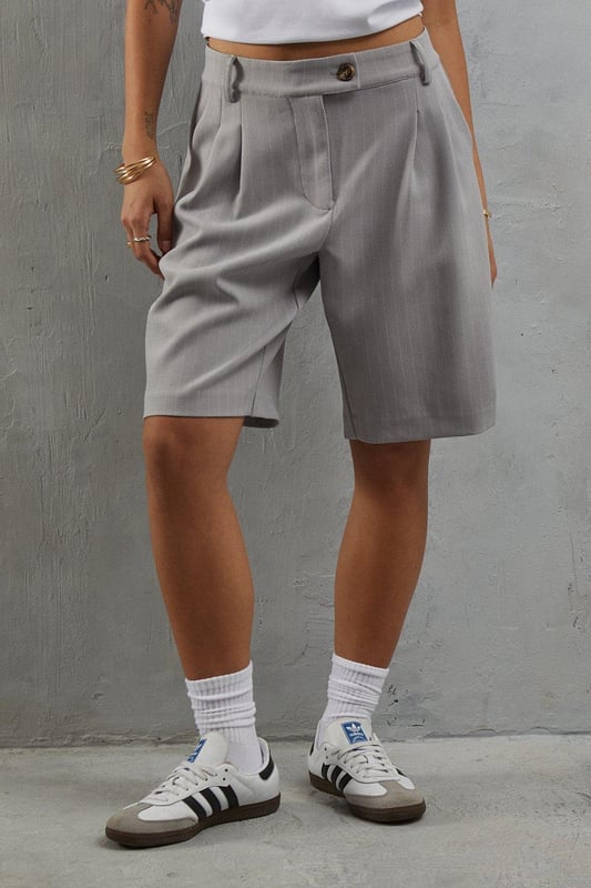 Elevate your summer wardrobe with our Premium Pinstripe Tailored Shorts. Perfect for both casual and formal occasions, these shorts are versatile and stylish, offering a classic look with a modern twist. Ideal for pairing with a variety of tops, these shorts are a must-have addition to any wardrobe.