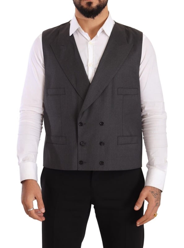 Absolutely stunning Dolce & Gabbana blazer
  Peak lapel style
  Brand new with tags
  SICILIA collection
  Double-breasted design with blazer and vest
  Slim fit
  Grey color
  Logo details
  Made in Italy
  Quality craftsmanship
  Material: 98% Virgin Wool 2% Elastane
  Lining: 85% Silk 15% Viscose
Material: 98% Virgin Wool 2% Elastane