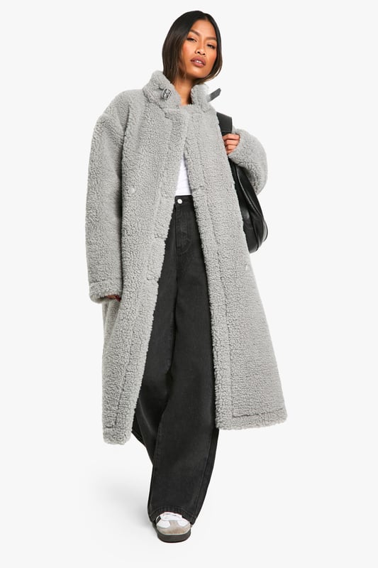 Wrap up in the latest coats and jackets and get out-there with your outerwearBreathe life into your new season layering with the latest coats and jackets from boohoo. Supersize your silhouette in a padded jacket, stick to sporty styling with a bomber, or protect yourself from the elements in a plastic raincoat. For a more luxe layering piece, faux fur coats come in fondant shades and longline duster coats give your look an androgynous edge.