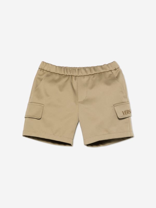 Introducing the Versace Baby Boys Logo Cargo Shorts in Beiche ‚ a staple for your little one's AW2024 wardrobe that blends luxury with playful practicality. Key features include:‚ Exquisite Craftsmanship: Meticulously made in Italy, offering unparalleled quality and durability.‚ Iconic Versace Logo: Embellished with the signature Versace logo for an unmistakable touch of luxury.‚ Versatile Beige Hue: Effortlessly stylish, this neutral shade compleates both casual and dressy looks.‚ Comfortable Fit: Designed with a soft fabric blend that ensures comfort during your baby‚ôs daily explorations.Elevate your child‚ôs style with these chic, functional shorts from Versace. Shop now for a timeless addition to their wardrobe!