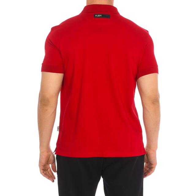 Short sleeve polo Plein Sport.
 Lapel collar.
 Half-height button closure.
 Short sleeves with ribbed finish.
 Brand print on the front side.
 Brand badge on the back.
 Seams seen in tone.
 Composition: 95% Cotton, 5% Elastane
 Care:
Wash at maximum temperature 30º.
 Iron at low temperature.
 Do not use dryer.
 Do not use bleach.
 Do not dry clean.