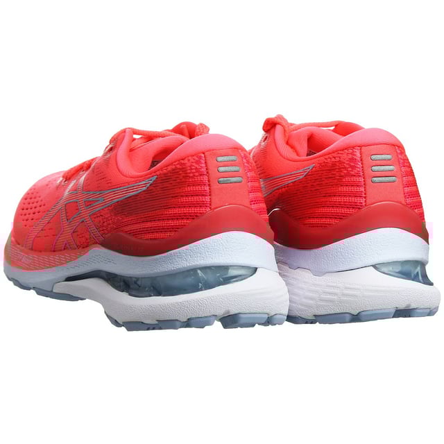 Die ASICS Gel-Kayano 28 Damen-Laufschuhe sind eine hochgeschätzte und hochwertige Option für weibliche Läuferinnen, die Stabilität, Dämpfung und Unterstützung in ihren Laufschuhen priorisieren. Diese neueste Ausgabe der langjährigen Gel-Kayano-Serie bietet weiterhin außergewöhnlichen Komfort und Leistung für Läuferinnen aller Leistungsstufen.
