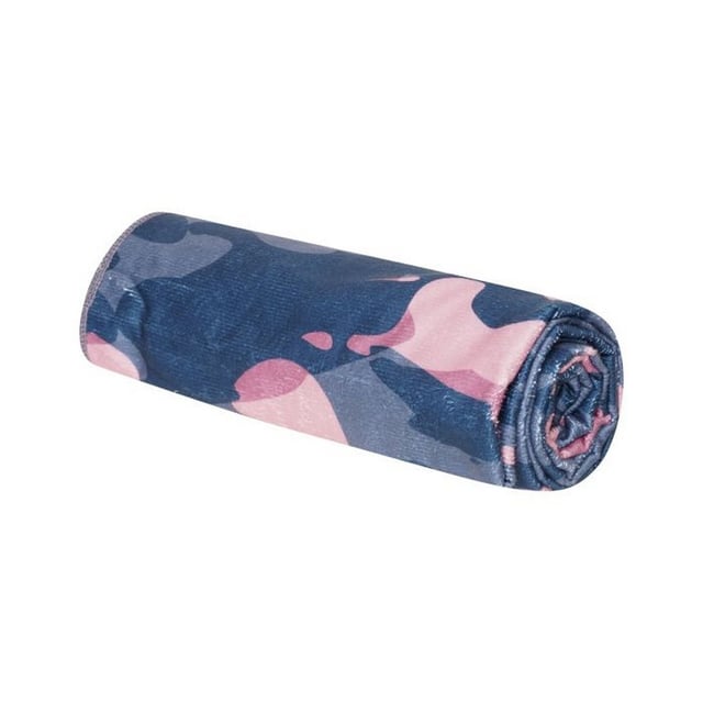 100% Polypropylene. Contents: 1 Storage Bag. Fabric: Microfibre. Design: Camo, Logo. Fabric Technology: Lightweight. Approx 63 x 183cm.