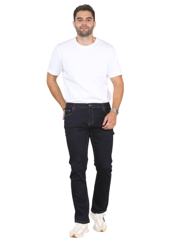 MYT Mens straight leg regular fit hyper stretch jeans. Invändig benlängd 32 tum. Dessa jeans med rak passform framhäver din bästa form och komfort och har bättre stretchteknik. 2 bakfickor, 2 framfickor och en myntficka. Knäppt gylf, märkesknappar och nitar. Märkesetikett i pu-läder i midjan.