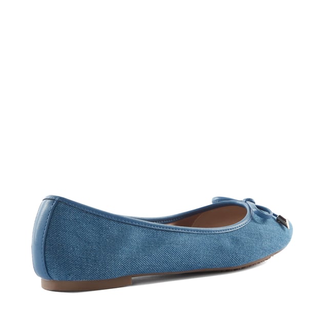 Our Harping ballet flats are the epitome of effortless style. To add our very own Dune London edge to its timeless silhouette, the neat round toe is classically accented with bow detail, elevated with metal trims, and our bespoke 'DD' charm.