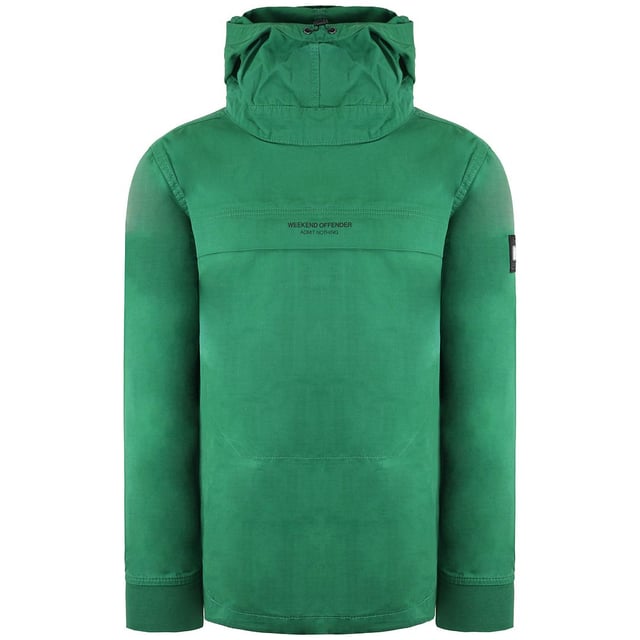 Weekend Offender Ortega Sniper Heren Vert Jacket - een onderscheidend en functioneel outerwear stuk ontworpen om je stedelijke garderobe te verbeteren. Weekend Offender staat bekend om hun eigentijdse streetwear esthetiek en presenteert de Ortega Sniper jas, een combinatie van mode en praktische functies.

Belangrijkste kenmerken:

 Modern ontwerp met Sniper-invloed:  Het Ortega Sniper jack heeft waarschijnlijk een modern en stedelijk geïnspireerd ontwerp met elementen die beïnvloed zijn door de esthetiek van sluipschutters of militairen. Let op unieke details, patronen of versieringen die bijdragen aan de kenmerkende stijl.

 Weerbestendig materiaal:  De jas is gemaakt van weerbestendig materiaal en biedt bescherming tegen de elementen. Het kan waterbestendig of waterdicht zijn, waardoor het geschikt is voor verschillende buitenactiviteiten.

 Verstelbare functies:  Weekend Offender heeft vaak verstelbare functies voor een aanpasbare pasvorm. De jas kan verstelbare manchetten hebben, een zoom met trekkoord of een capuchon met knopen om je aan te passen aan veranderende weersomstandigheden.

 Geïsoleerde voering:  Voor extra warmte kan de Ortega Sniper jas een geïsoleerde voering hebben. Dit maakt de jas geschikt voor koelere temperaturen en biedt zowel stijl als functionaliteit.

 Vert kleuroptie:  De "Vert" in de naam van de jas suggereert een groene of groenachtige kleur, die een vleugje militair geïnspireerde stijl toevoegt aan het stuk.

 Ideaal voor casual kleding met een randje: De kleding van Weekend Offender is vaak gericht op casual kleding. Het Ortega Sniper jack is geschikt voor verschillende casual settings en voegt een edgy en tactische twist toe aan je urban stijl.