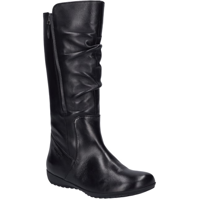 Die kalte Jahreszeit verlangt nach Schuhen, die nicht nur das Herz erwärmen, sondern auch die Füße. Mit dem Naly 26, einem Stiefel von JOSEF SEIBEL in elegantem Schwarz, ist genau das möglich. Dieses Modell für Damen besticht durch seine hochwertige Verarbeitung und das Obermaterial aus feinstem Schafsleder in Nappa-Qualität. Das warm gefütterte Innenleben sorgt für behagliche Wärme an kühlen Tagen und macht den Schuh zum idealen Begleiter für lange Spaziergänge in der Natur oder einen entspannten Stadtbummel. Die Sohle aus TR – Thermoplastischem Kautschuk – bietet neben einer guten Rutschfestigkeit und Langlebigkeit auch eine Leichtigkeit, die den Komfort spürbar erhöht. Mit einem Reißverschluss ausgestattet, lässt sich der Naly 26 unkompliziert an- und ausziehen. Die Fertigung nach der AGO-Methode, eine der jüngsten und innovativsten Produktionsvarianten, verspricht eine leichte und formbeständige Beschaffenheit, die den Schuh besonders langlebig macht. Abgerundet wird das Erlebnis durch die Zugehörigkeit zur Josef Seibel Produktlinie, die für modernen Tragegenuss, perfekte Passform und die Verwendung hochwertiger Materialien steht. Dieser Stiefel ist somit eine Hommage an die Freizeitgestaltung im Freien, wo er seine Trägerin mit Bequemlichkeit und einer stilvollen Erscheinung unterstützt. Ein Schuh, der nicht nur durch seine Ästhetik, sondern auch durch seine Funktionalität und das Bekenntnis zu nachhaltiger Produktion überzeugt – ein wahres Meisterwerk der Schuhmacherkunst von JOSEF SEIBEL.