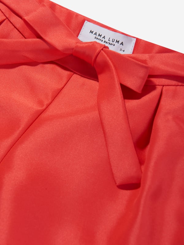 Mama Luma take inspiration from a bygone era with their refined handmade abstracts. These girls red shorts capture the Californian label's dedication to high quality and impeccable craftsmanship. Envisioned with stripes, a beautiful tie-up bow on the waist and side pockets. She will embody unparalleled sophistication. ‚ 100% Polyester