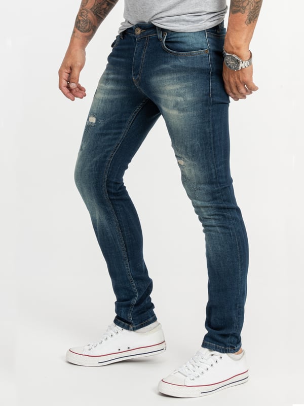 Ein Klassiker für Arbeitsalltag, Freizeit und Urlaub ist die Blue Jeans im Regular  Fit! Viele unserer hell- bis dunkelblauen Herren Jeans gefallen mit coolen Waschungen im Used-Look. Die lässig sitzenden Hosen verfügen über gerade geschnittene Beine, das typische 5-Pocket-Design und ein Rock-Creek Patch. Neben praktischen Bundschlaufen besitzen sie einen Verschluss mit Knöpfen oder Zipper. Unsere Herren Jeans bestehen zu 100% aus Baumwolle oder haben einen hohen BaumwollAnteil. Bei einigen Modellen sorgt ein Stretch-Anteil für die perfekte Passform.
