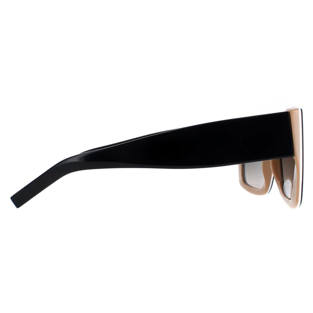 Die Hugo Boss BOSS 1454/N/S SDK PR mix black grey gradient Sonnenbrille ist eine dicke, rechteckige Brille aus leichtem Acetat. Das Hugo Boss-Logo ist auf den Bügeln eingraviert, um die Authentizität zu unterstreichen.