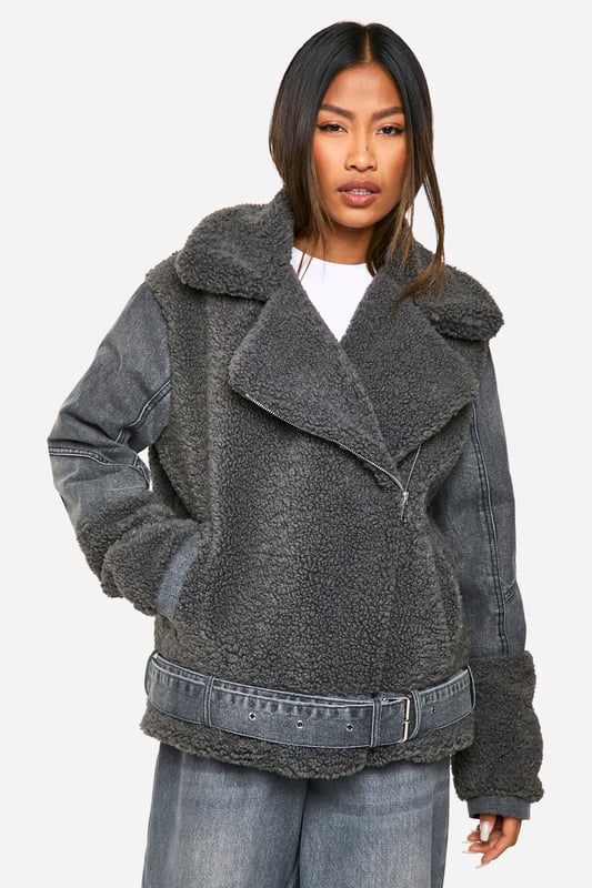 Cosy teddy fabric body with contrasting denim sleeves
        Oversized notched lapel collar for added warmth
        Asymmetric zip front closure for a modern twist
        Wide belt with metal buckle to cinch the waist
        Relaxed fit perfect for layering over chunky knits
    
    Make a bold statement this season with our eye-catching Teddy-Fliegerjacke. This unique hybrid design combines the warmth of a teddy coat with the edgy appeal of a denim jacket. The plush teddy fabric body keeps you snug, while the rigid denim sleeves add a cool, contrasting texture. Style it with wide-leg jeans and trainers for a casual weekend look, or throw it over a midi dress and ankle boots for a night out with the girls. The versatile nature of this jacket makes it perfect for various casual occasions, from coffee dates to family gatherings. The oversized collar and waist-cinching belt allow you to customise your look, making this piece a true wardrobe staple that you'll reach for time and time again.