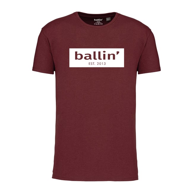 Camiseta de hombre de la marca Ballin Est. 2013. Las camisetas de Ballin Est. 2013 están hechas de algodón 100% orgánico, y tienen un corte regular. El suave algodón proporciona una gran comodidad.  Nombre del modelo: Cut Out Logo ShirtCategoría: camiseta de hombreMateriales: algodón orgánicoColor: rojo burdeos