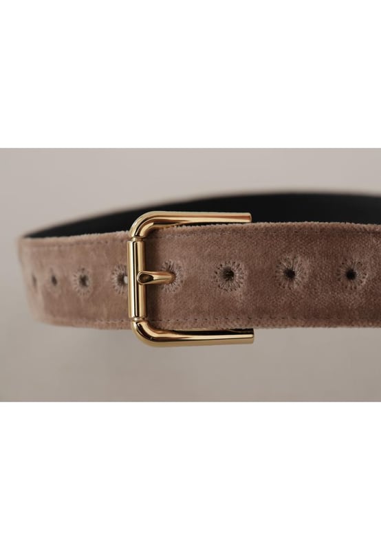 Cinturon de terciopelo autentico de Dolce & Gabbana.
  Hebilla con el logotipo grabado.
  Material de terciopelo de alta calidad.
  Color marron claro.
  Fabricado en Italia.
  Ancho: 3 cm.
  Apto para mujeres.