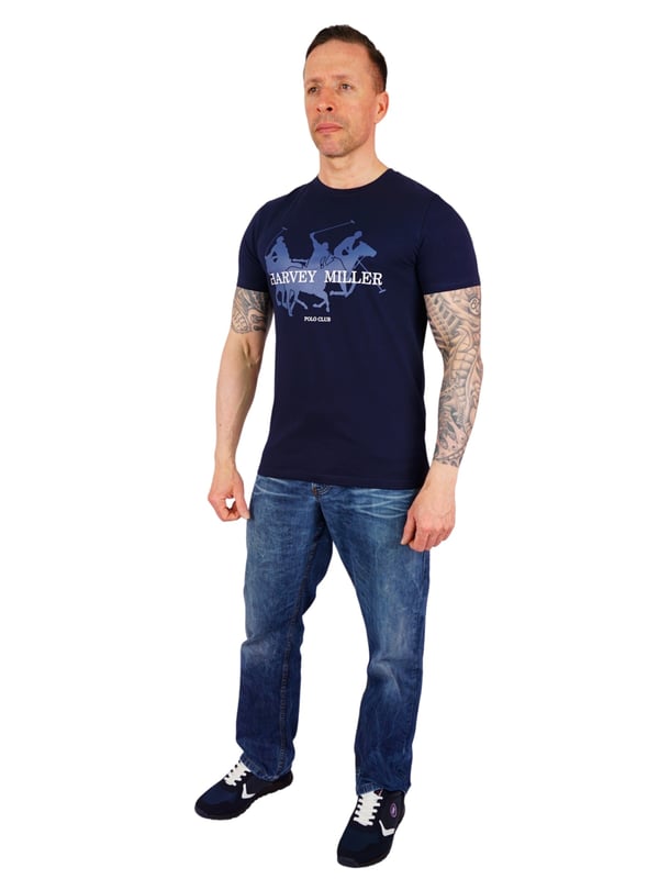 Een geweldig casual overhemd voor heren van het merk Harvey Miller. Aangenaam om te dragen, comfortabel en sportief gesneden tegelijk. Kan met veel kledingstukken gecombineerd worden. De mode van Harvey Miller wordt gekenmerkt door hoogwaardige materialen en nauwkeurige afwerking.