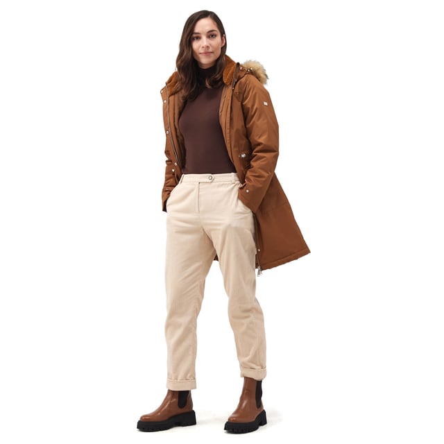 100% Polyester. Voering: Taffeta. Stof: Keperstof. Ontwerp: Kenteken, eenvoudig. Stoftechnologie: Ademend, DWR Finish, Isolerend, Isotex 5000, Thermo-Guard, Waterdicht. Manchet: verstelbaar, drukknoopsluiting. Halslijn: Kraag van imitatiebont, Kap.. Mouwtype: Met lange mouwen. Getapete naden. Eigenschappen kap: afneembare rand van imitatiebont, ingegroeide kap, hoogpolig, koordknopschakelaar. Lengte: Mid Lengte. Zakken: 1 veiligheidszak, intern, 2 zakken onderaan, patch, drukknoopsluiting. Sluiting: Drukknoop, Stormflap, Tweewegrits. 5000g/m²/24hrs. Taille: Verstelbaar, Shockcord. Afwerking: Hoogglans. Duurzaamheid: Gemaakt van gerecycled materiaal. 8 UK: 32 in. 10 VK: 34 in. 12 VK: 36 in. 14 VK: 38 in. 20 VK: 45 in. 22 VK: 48 in. 24 VK: 50 in. 26 UK: 52 in. 18 VK: 43 in. 16 VK: 40 in.