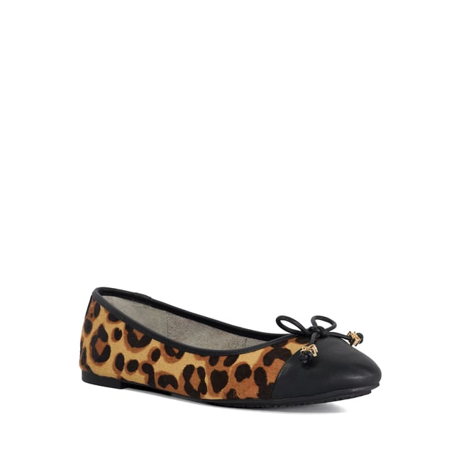 Dune Ladies Wf Hallo - Wide Fit Charm-Detail Ballet Shoes Classic ballet flats like our wide-fit Hallo style are a Dune London signature. This round-toed silhouette culminates in a chic quilted footbed and bow detailing that is enhanced with or bespoke branding charm. Finished with a toe top, this versatile style pairs perfectly with everything in your everyday wardrobe.