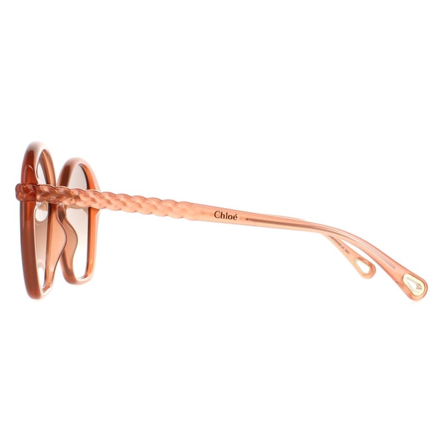 Las gafas de sol Chloe Square Ladies Dark Pink Brown Gradient Ch0003S son un moderno modelo cuadrado fabricado en acetato ligero. El logotipo de Chloe está grabado en las patillas delgadas para el reconocimiento de la marca.