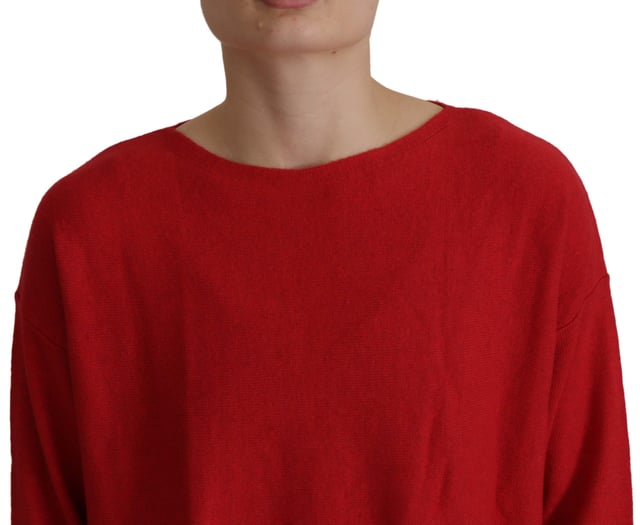 Helt ny med tags  
100% äkta Dolce & Gabbana Pullover i ullstickad rundhalsad tröja  
Tillverkad i Italien  
Livlig röd färg  
Dolce & Gabbana logodetaljer  
Tillverkad av en blandning av 40% jungfruull, 30% rayon, 20% nylon och 10% kashmir  
Exklusivt och kvalitetsmässigt hantverk  
Material: 40% jungfruull, 30% rayon, 20% nylon, 10% kashmir