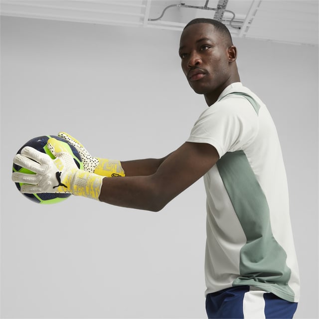 PRODUCT STORY: The new FUTURE Ultimate NC is engineered to give your hands maximum freedom of movement and support when you need it on the pitch. Inspired by goalkeeper wrist taping rituals the gloves comes with a specific, re-designed wrist support construction. Using different elasticities and thicknesses in the knit of the backhand, each section of the glove gets its specific treatment to improve the performance even further. DETAILS: Negative cut for tight fit; 3D knitted backhand; Thumb wrap for increased ball contact; Silicone tape; PUMA Cat Logo on back.