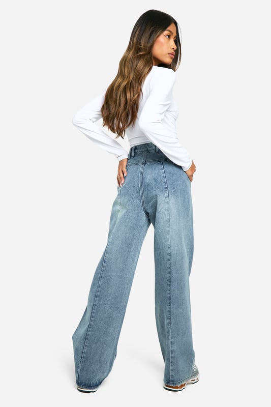 Jeans are the genius wear-with-anything wardrobe itemSkinny, straight, or slim, find your perfect jeans fit in the boohoo denim collection. Work the hot-right-now high waist in mom jeans and baggy boyfriend styles, and take your blues to the next level with punk badges and rock 'n' roll rips. Wear with a basic tee by day and add barely-there heeled sandals to take your denim from day to night.