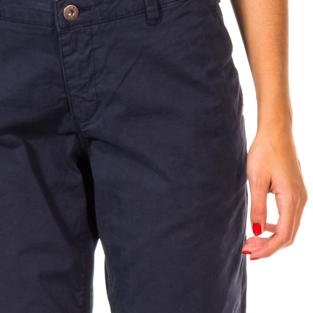 Long pants woman. 
 Navy Colour. 
 Zipper and button on the front. 
 Two open pockets on the front. 
 Stamping brand logo on the front side. 
 Two open pockets in the back. 
 Belt loops. 
 Fabric label with the brand name on the back of the waistband. 
 Netherlands with straight cut. 
 Seams views tone. 

 Composition: 
 - 100% cotton. 

 Washing instructions: 
 - Wash up to 40 ° C. 
 - Iron at medium temperature, max. 110C. 
 - Allows dryer. 
 - Do not bleach. 
 - Not allowed dry cleaning. 

 Composition: 100% Cotton
 Care:
Wash maximum at 40ºC.
 - Iron at medium temperature, max. 110ºC.
 - Allows you to use a dryer.
 - Do not use bleach.
 - Does not support dry cleaning.