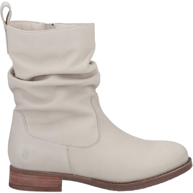 With it's ruched detailing and quality leather upper this boot is an amazing choice for the colder months, with it's warm fleece lining  and durable sole you'll stay comfortable and look great every day